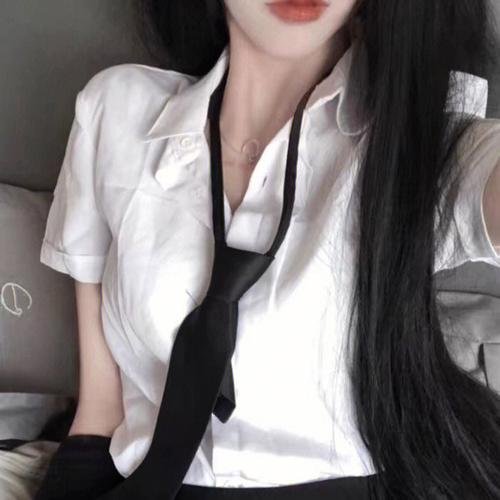 小姑娘艾萝依